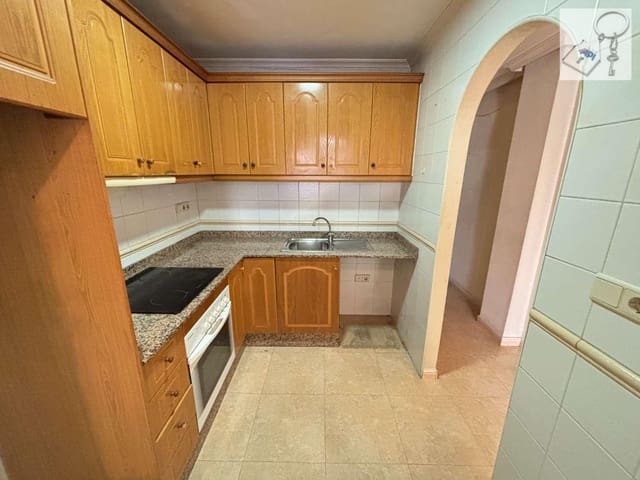 3 slaapkamer Strandappartement te koop in Puerto Deportivo, Torrevieja met zwembad - € 160.000 (Ref: 9421859)