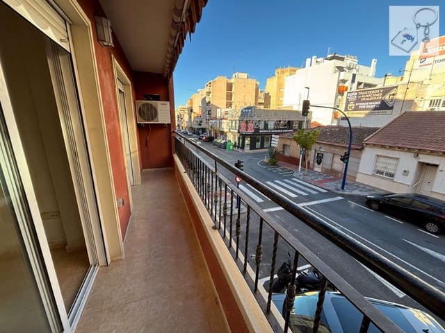 3 slaapkamer Strandappartement te koop in Puerto Deportivo, Torrevieja met zwembad - € 160.000 (Ref: 9421859)