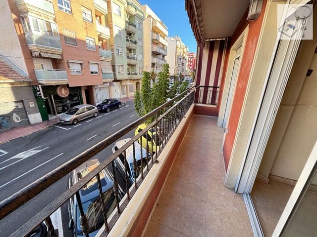 3 slaapkamer Strandappartement te koop in Puerto Deportivo, Torrevieja met zwembad - € 160.000 (Ref: 9421859)
