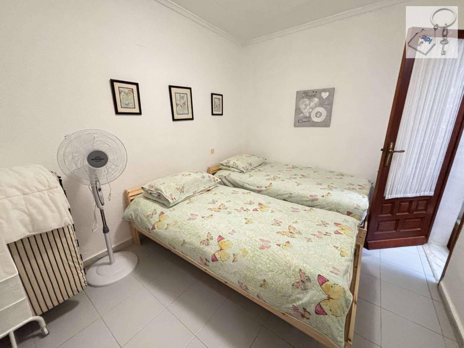 2 makuuhuone Paritalo myytävänä paikassa Torrevieja - 93 000 € (Ref: 9436686)