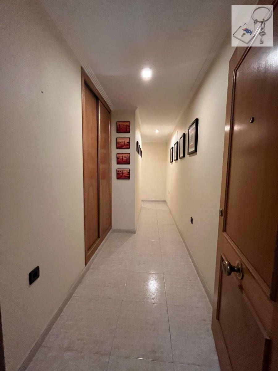 Piso de 3 habitaciones en Torrevieja en venta - 215.000 € (Ref: 9475357)