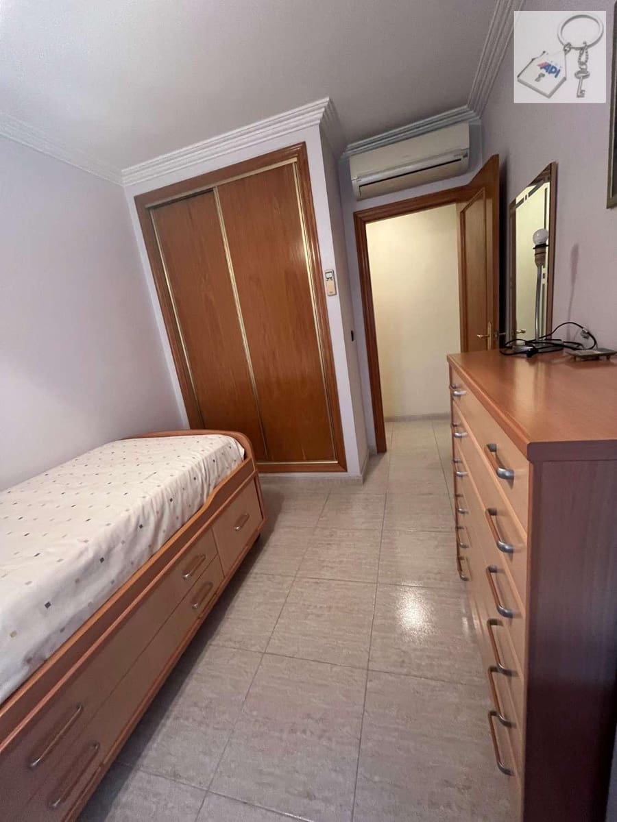 Piso de 3 habitaciones en Torrevieja en venta - 215.000 € (Ref: 9475357)