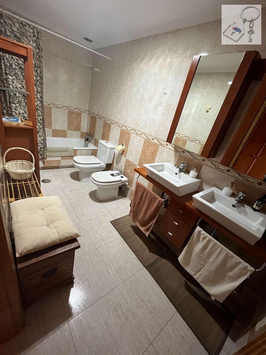 Piso de 3 habitaciones en Torrevieja en venta - 215.000 € (Ref: 9475357)