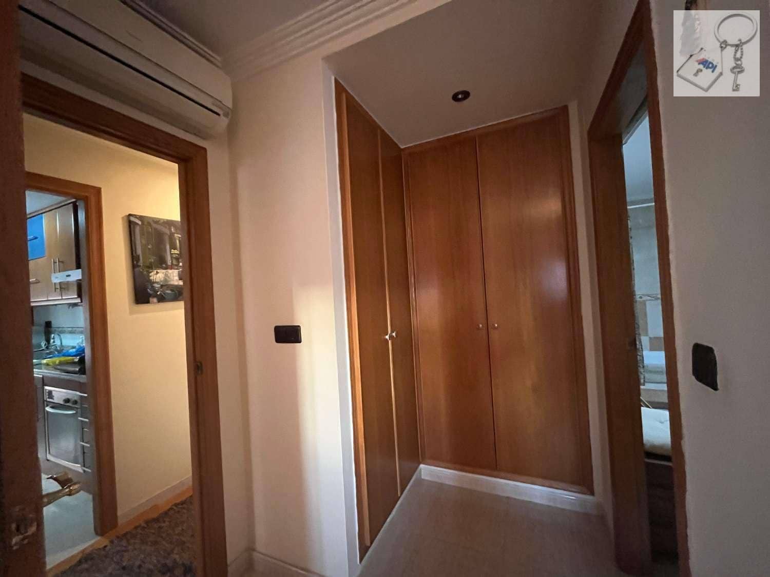 Piso de 3 habitaciones en Torrevieja en venta - 215.000 € (Ref: 9475357)