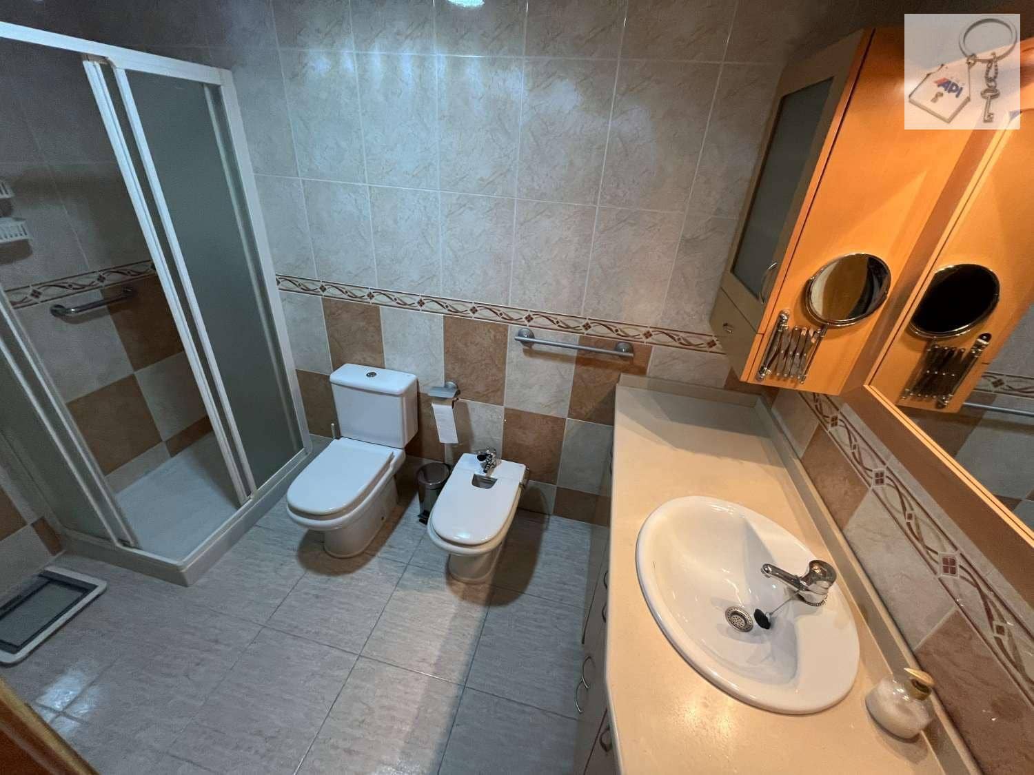 Piso de 3 habitaciones en Torrevieja en venta - 215.000 € (Ref: 9475357)