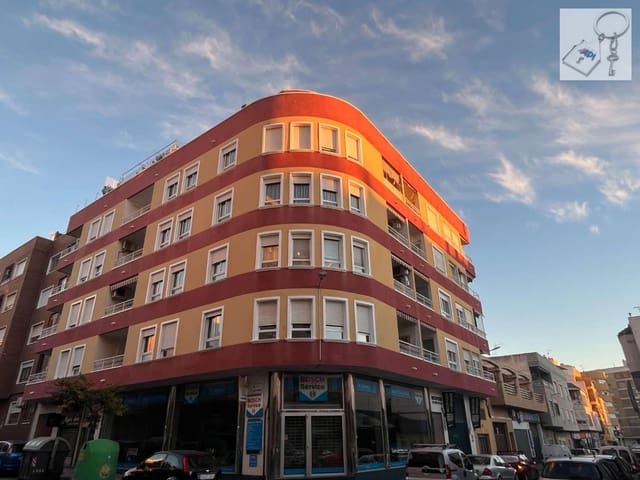 Piso de 3 habitaciones en Puerto Deportivo, Torrevieja en venta - 215.000 € (Ref: 9475357)