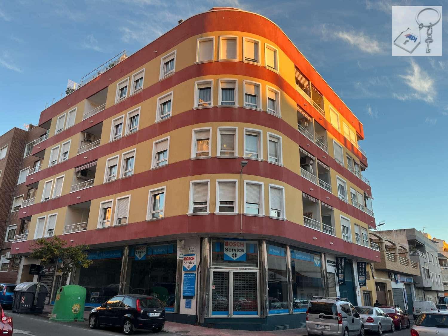 Piso de 3 habitaciones en Torrevieja en venta - 215.000 € (Ref: 9475357)