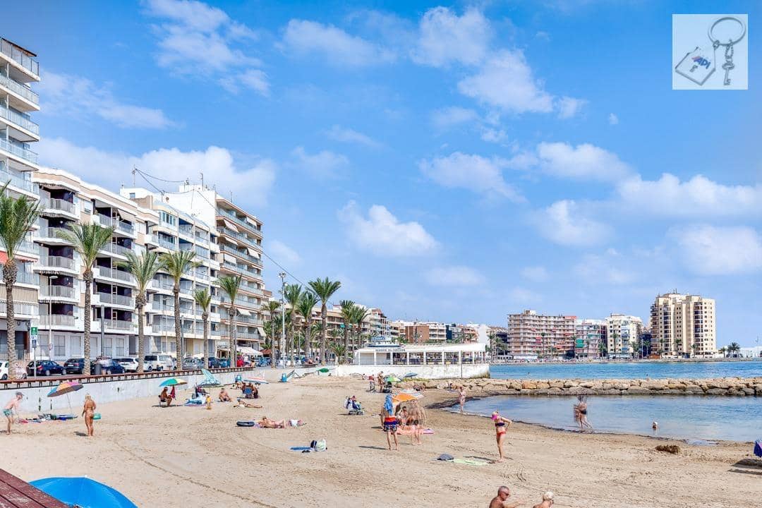 Ático de 3 habitaciones en Torrevieja en venta - 180.000 € (Ref: 9475910)