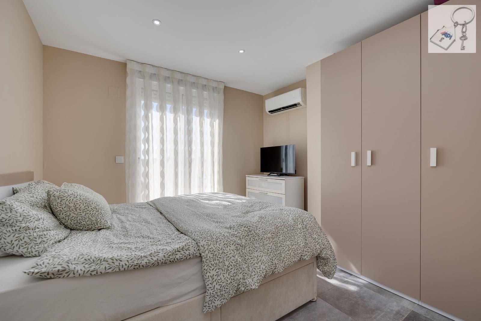 Ático de 3 habitaciones en Torrevieja en venta - 180.000 € (Ref: 9475910)