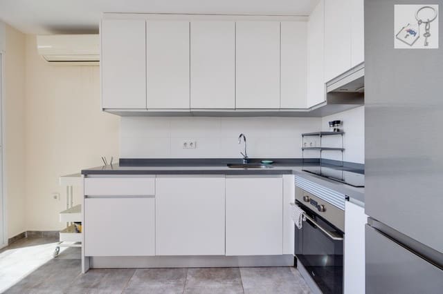 Ático de 3 habitaciones en Torrevieja en venta - 180.000 € (Ref: 9475910)