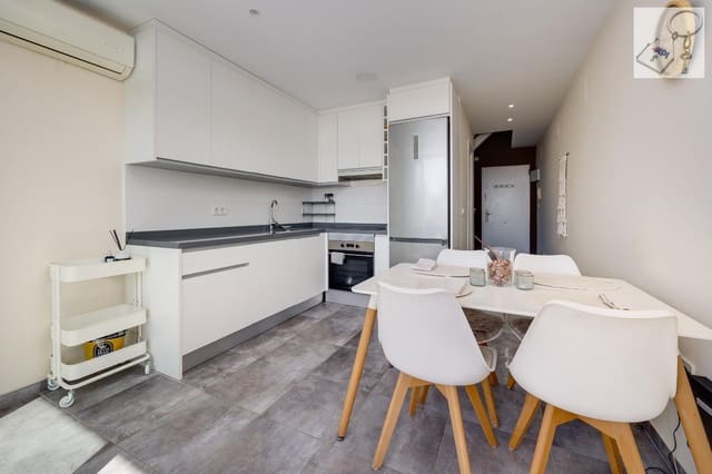 Ático de 3 habitaciones en Torrevieja en venta - 180.000 € (Ref: 9475910)