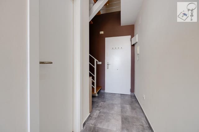 Ático de 3 habitaciones en Torrevieja en venta - 180.000 € (Ref: 9475910)