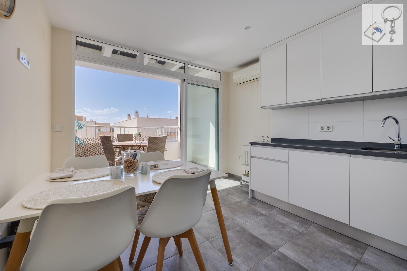 Ático de 3 habitaciones en Torrevieja en venta - 180.000 € (Ref: 9475910)