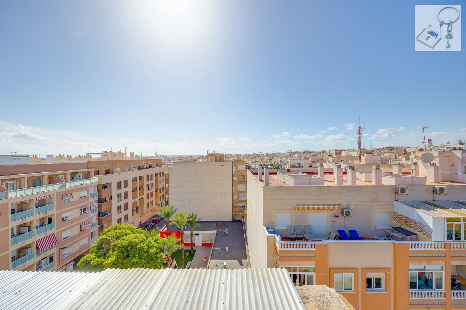Ático de 3 habitaciones en Torrevieja en venta - 180.000 € (Ref: 9475910)