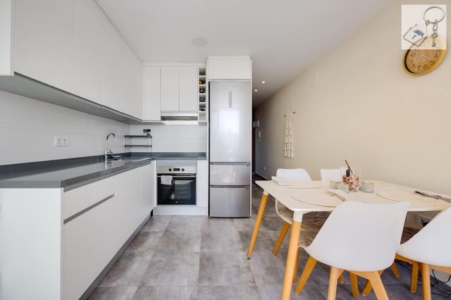 Ático de 3 habitaciones en Torrevieja en venta - 180.000 € (Ref: 9475910)