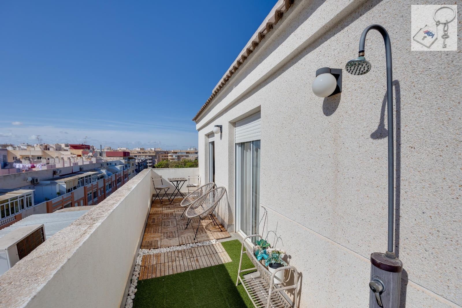 Ático de 3 habitaciones en Torrevieja en venta - 180.000 € (Ref: 9475910)
