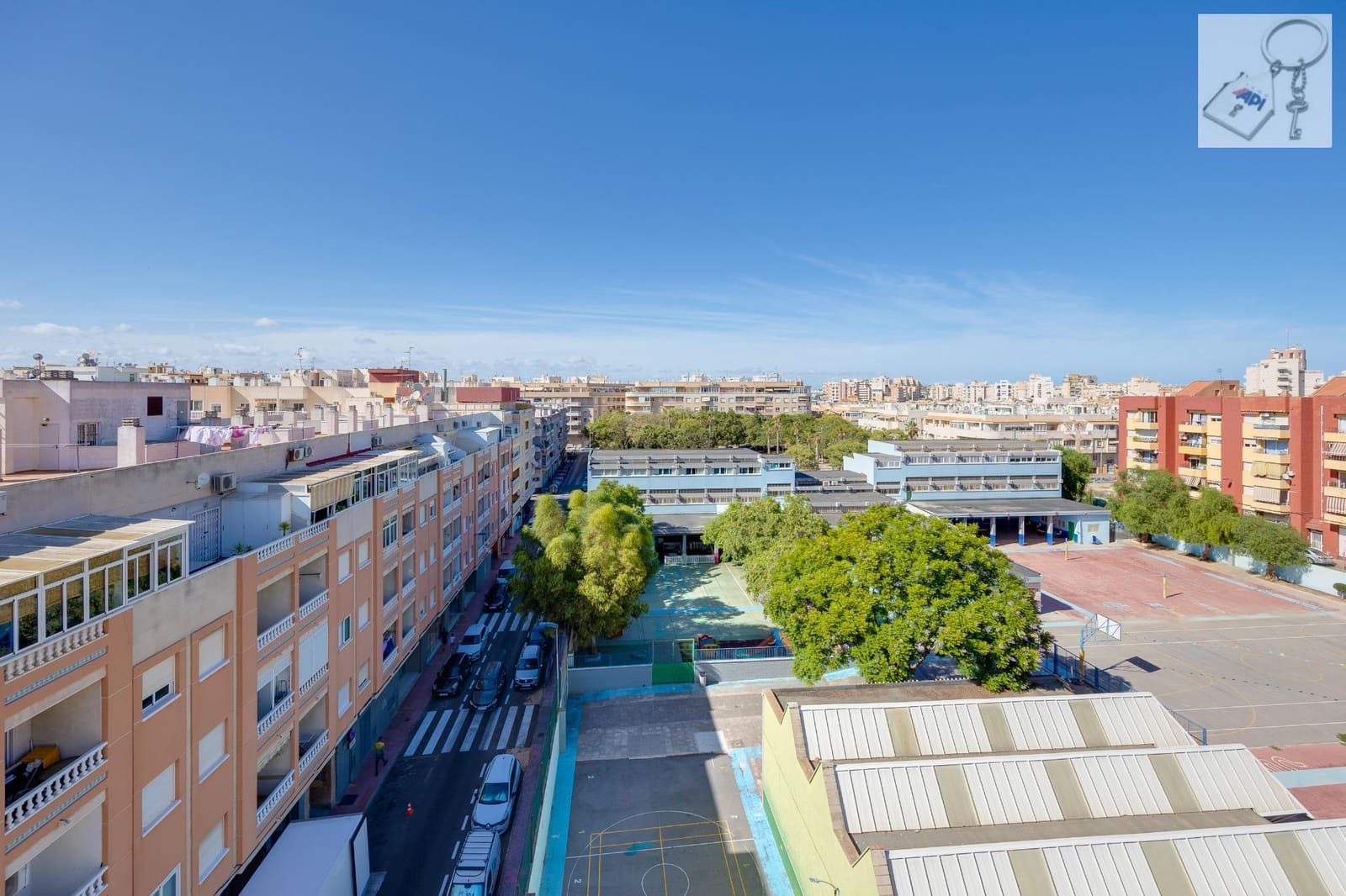 Ático de 3 habitaciones en Torrevieja en venta - 180.000 € (Ref: 9475910)