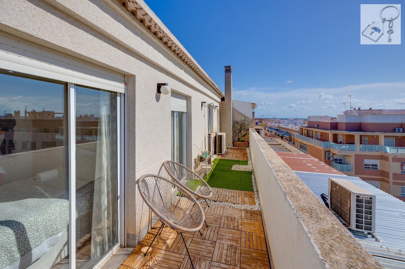 Ático de 3 habitaciones en Torrevieja en venta - 180.000 € (Ref: 9475910)