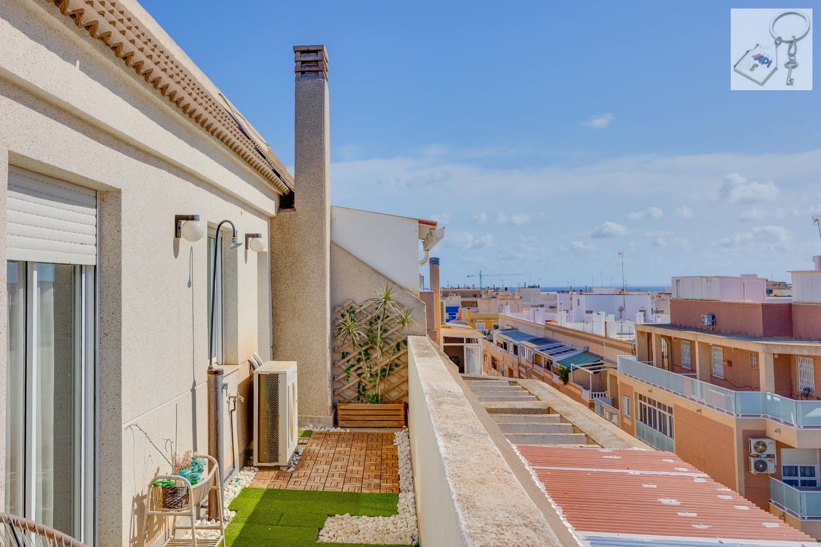 Ático de 3 habitaciones en Torrevieja en venta - 180.000 € (Ref: 9475910)