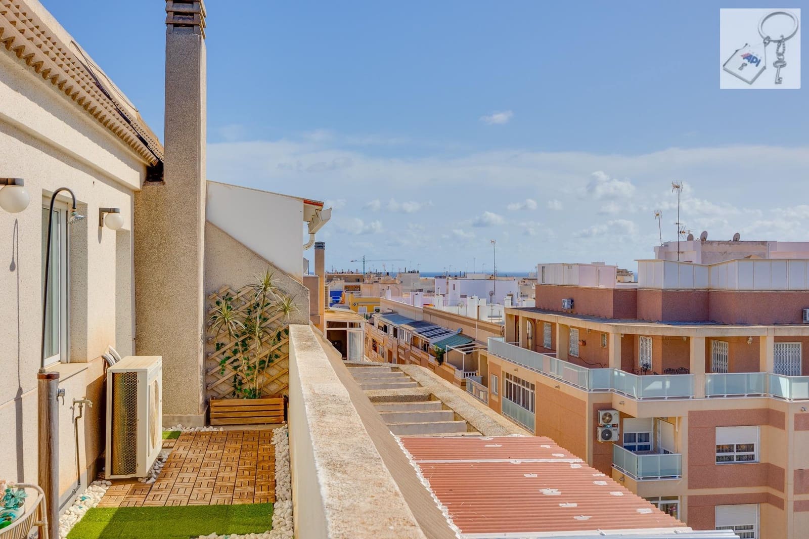 Ático de 3 habitaciones en Torrevieja en venta - 180.000 € (Ref: 9475910)
