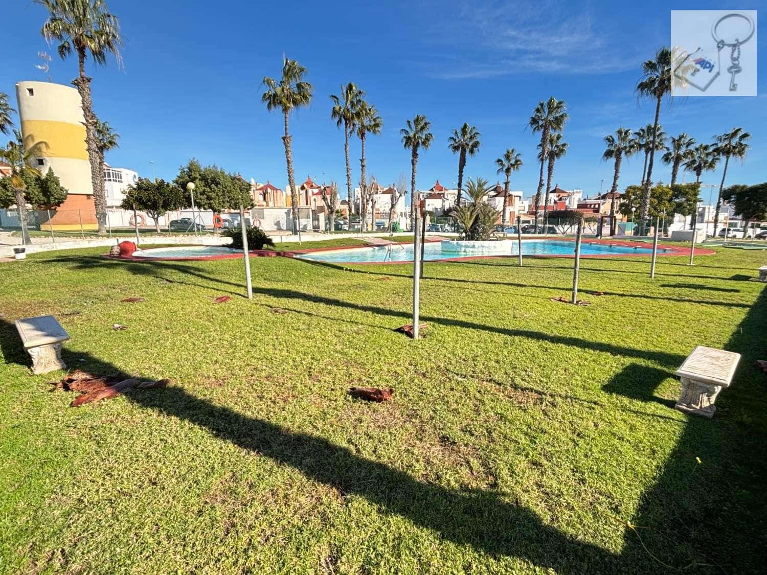 3 soveværelse Semi-Rækkehus til salg i Orihuela Costa med swimmingpool garage - € 185.000 (Ref: 9496855)