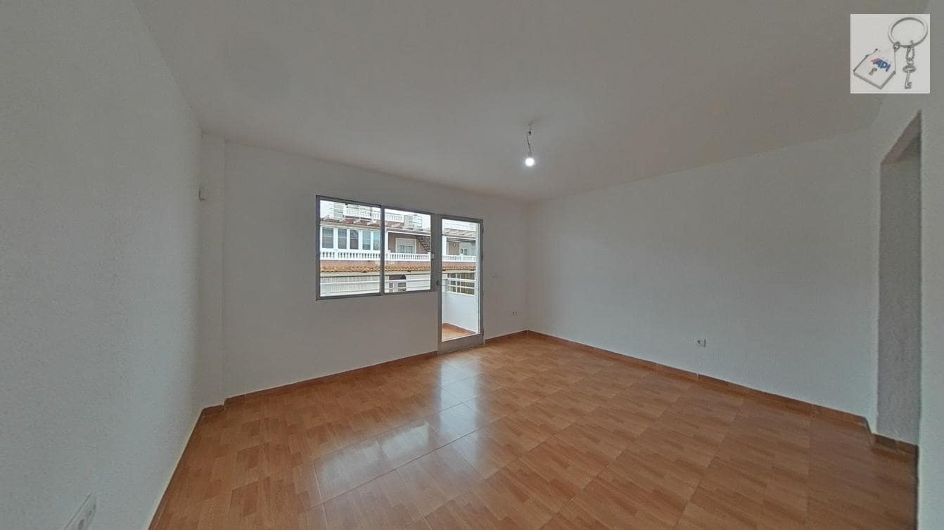 2 makuuhuone Ranta-asunto myytävänä paikassa Torrevieja - 164 000 € (Ref: 9537222)