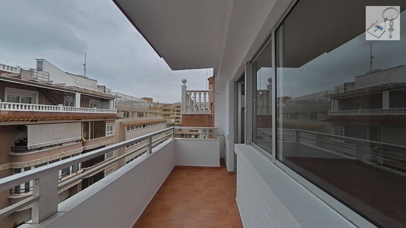 2 makuuhuone Ranta-asunto myytävänä paikassa Torrevieja - 164 000 € (Ref: 9537222)