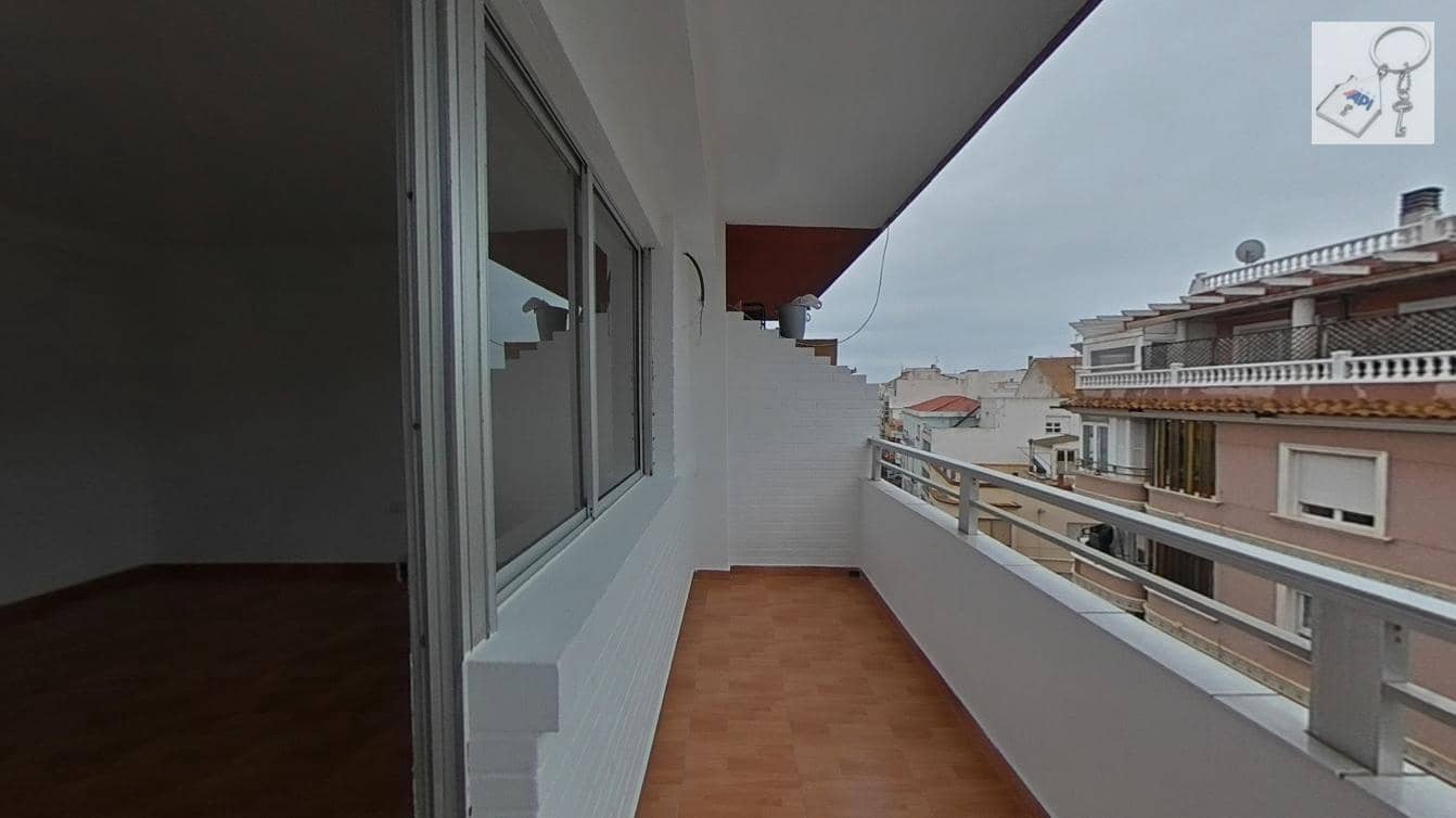 2 makuuhuone Ranta-asunto myytävänä paikassa Torrevieja - 164 000 € (Ref: 9537222)