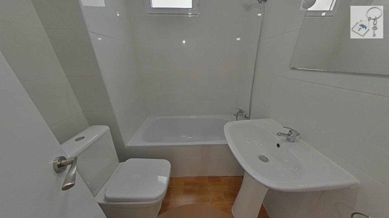 2 makuuhuone Ranta-asunto myytävänä paikassa Torrevieja - 164 000 € (Ref: 9537222)