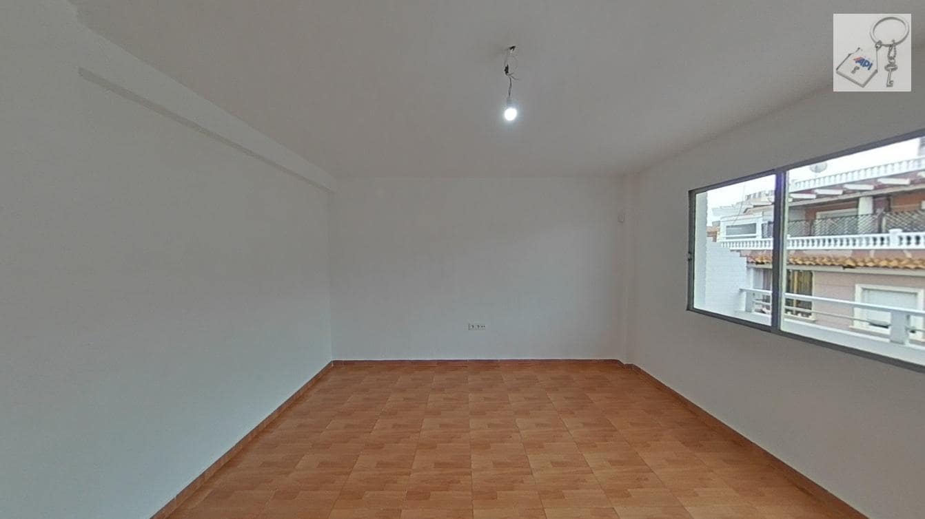 2 makuuhuone Ranta-asunto myytävänä paikassa Torrevieja - 164 000 € (Ref: 9537222)