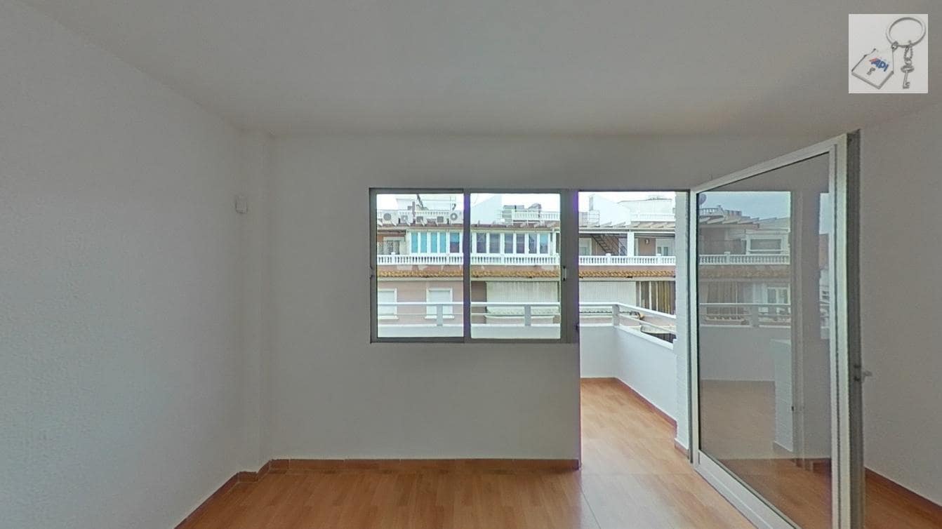 2 makuuhuone Ranta-asunto myytävänä paikassa Torrevieja - 164 000 € (Ref: 9537222)