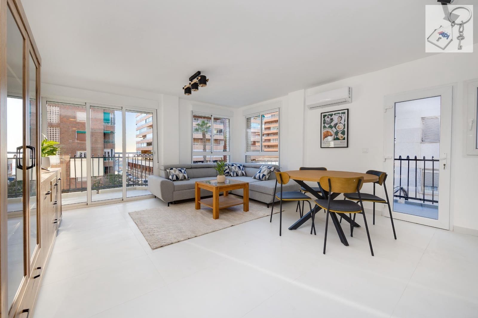 3 bedroom Apartment for sale in Torrevieja - € 259,000 (Ref: 9560901)