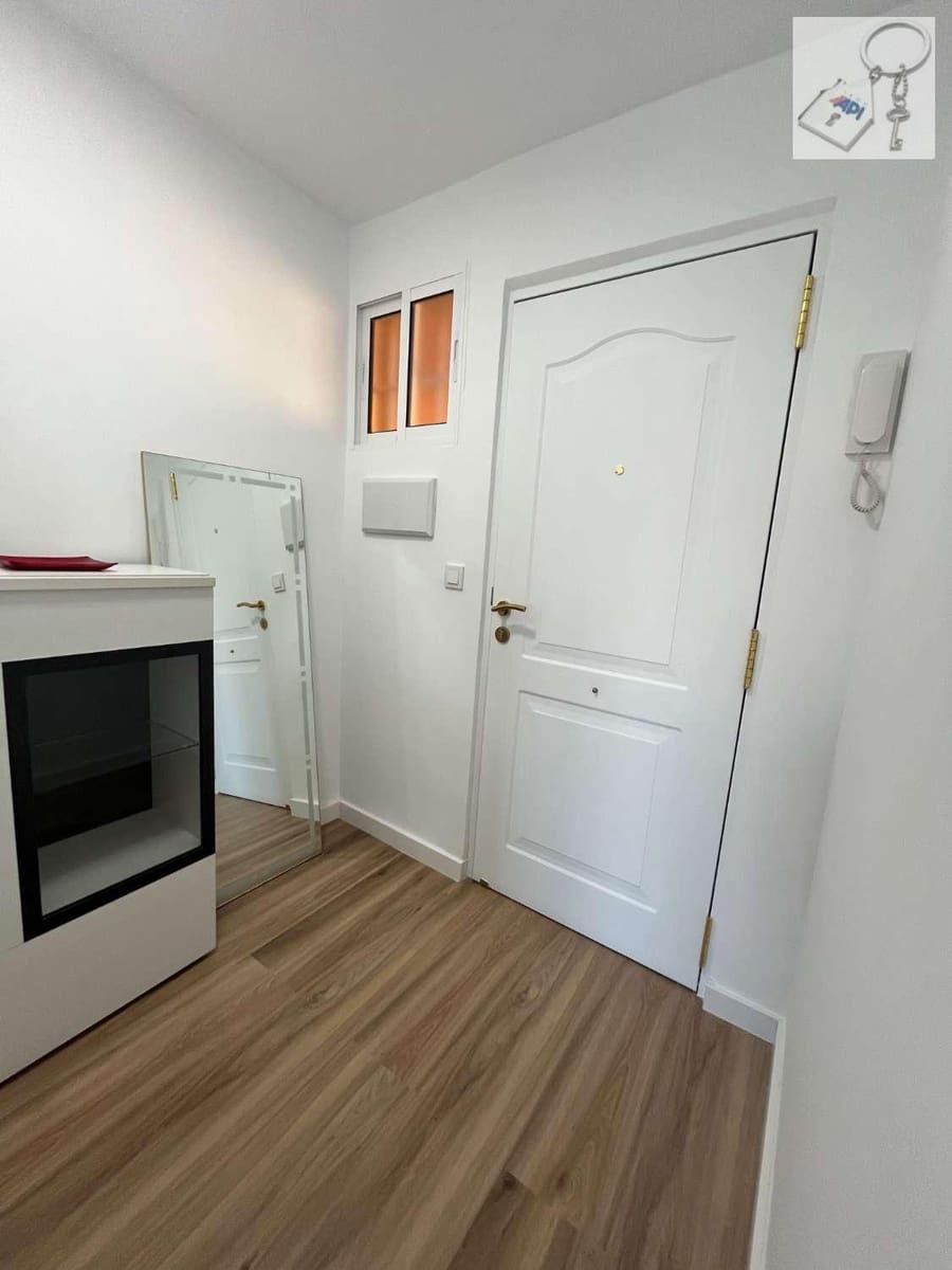 1 soveværelse Strandlejlighed til leje i Torrevieja - € 820 (Ref: 9620765)