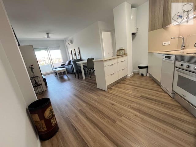 1 soveværelse Strandlejlighed til leje i Puerto Deportivo, Torrevieja - € 820 (Ref: 9620765)