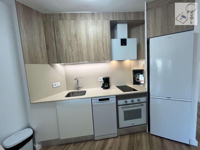 1 soveværelse Strandlejlighed til leje i Puerto Deportivo, Torrevieja - € 820 (Ref: 9620765)