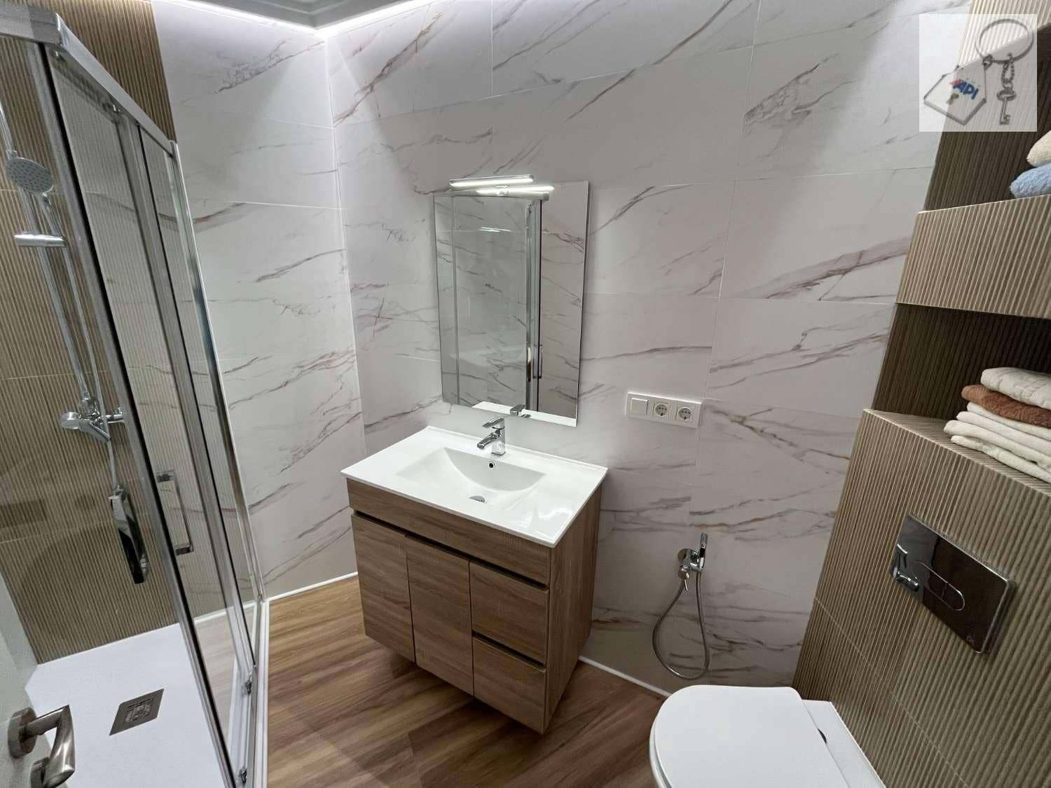 1 soveværelse Strandlejlighed til leje i Torrevieja - € 820 (Ref: 9620765)