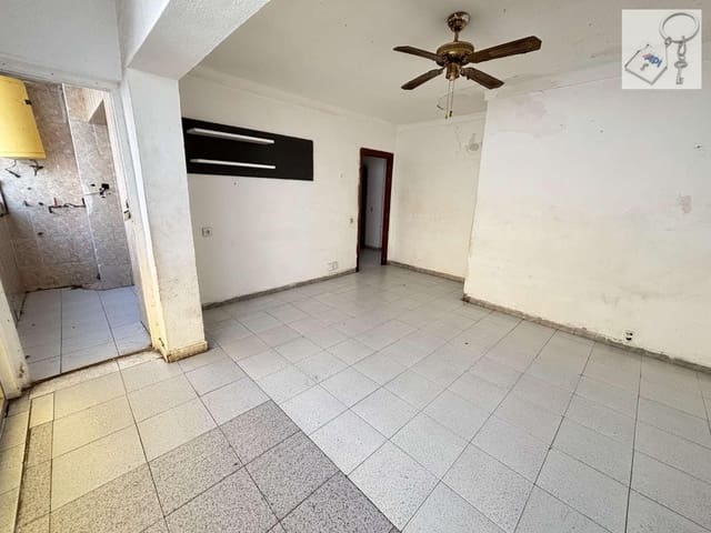 2 bedroom Flat for sale in Colonia Requena, Alicante / Alacant city - € 90,000 (Ref: 9676769)