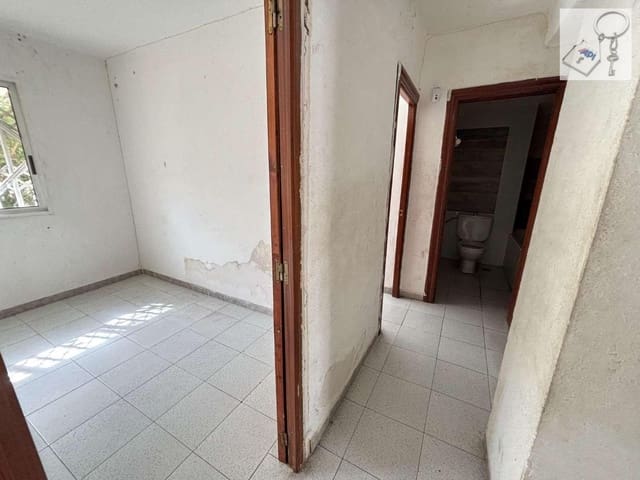 2 bedroom Flat for sale in Colonia Requena, Alicante / Alacant city - € 90,000 (Ref: 9676769)