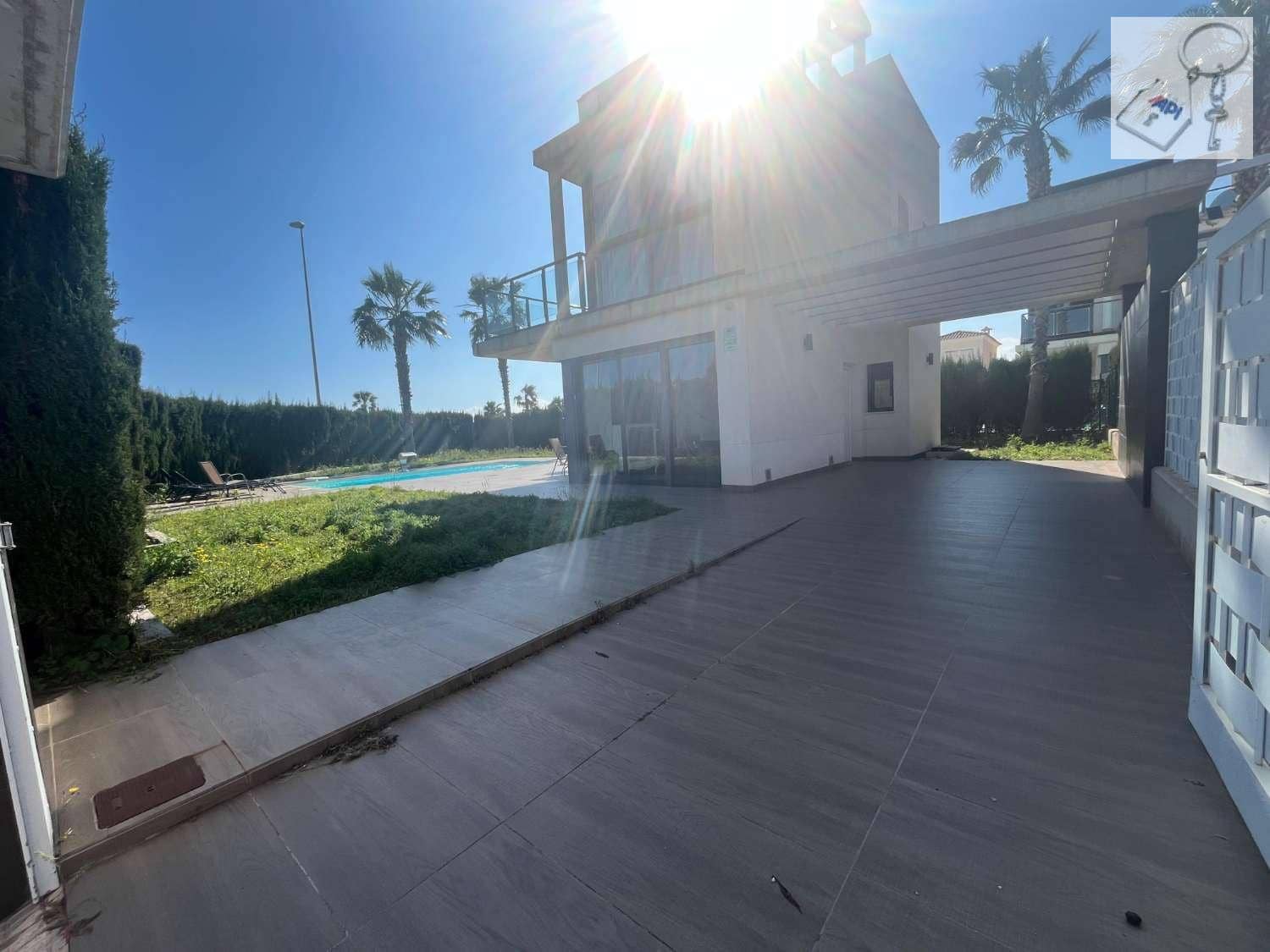 3 Zimmer Villa zu verkaufen in Orihuela Costa mit Pool - 489.900 € (Ref: 9714490)