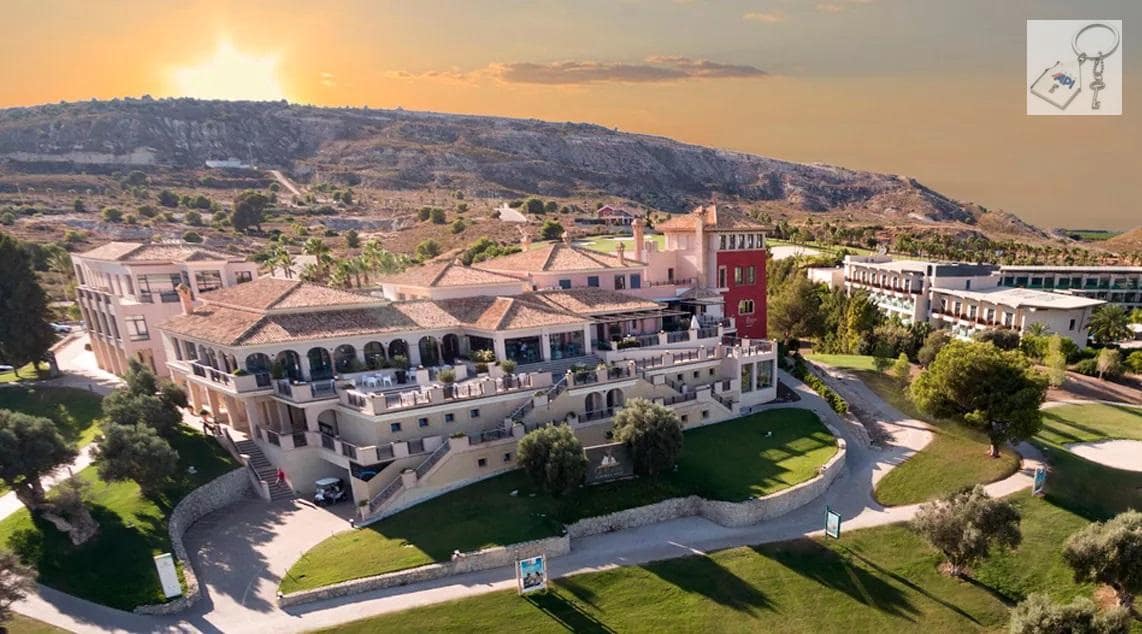 4 bedroom Villa for sale in Algorfa with pool - € 770,000 (Ref: 9728564)