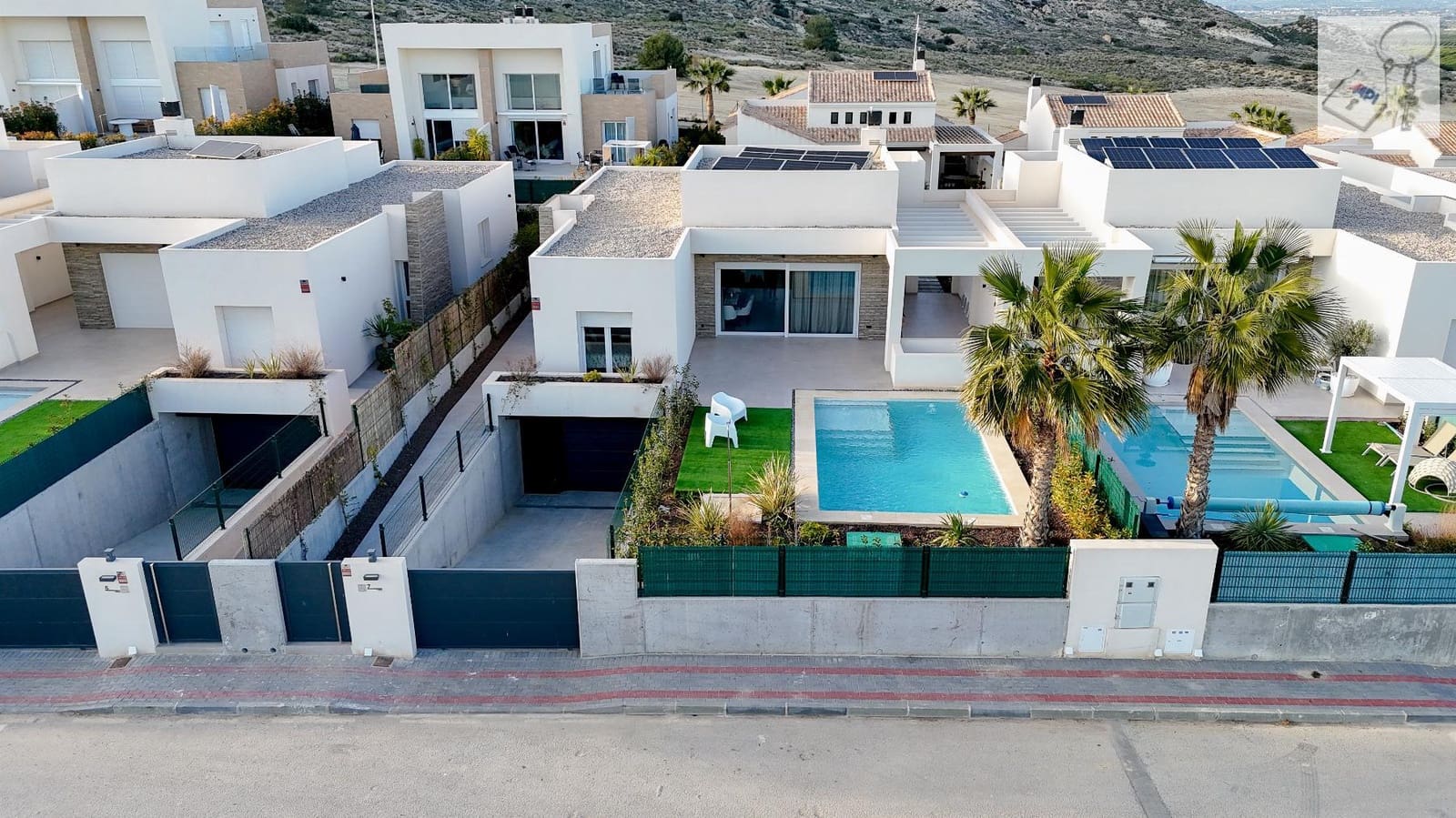 4 bedroom Villa for sale in Algorfa with pool - € 770,000 (Ref: 9728564)