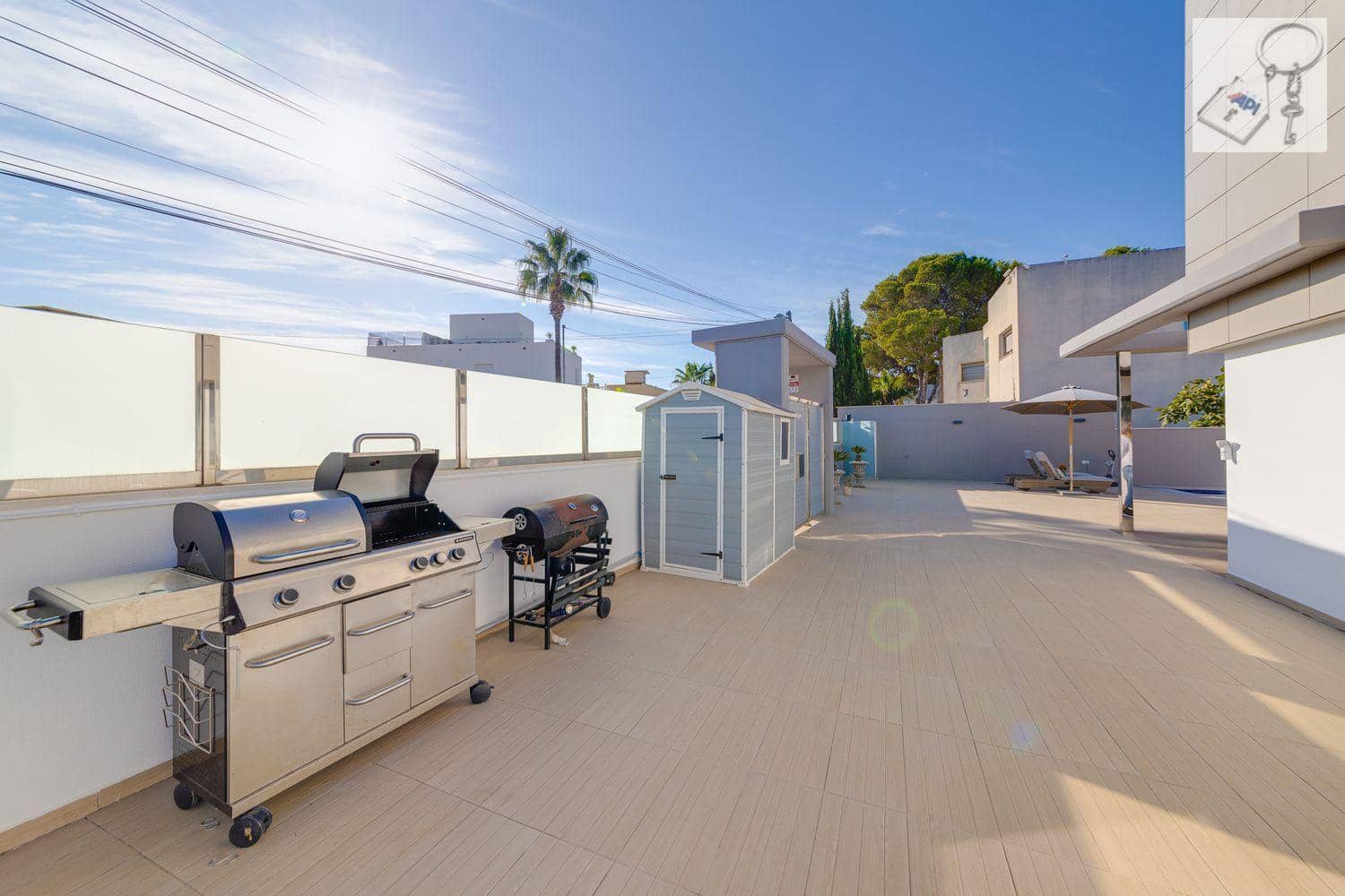 3 sypialnia Willa na sprzedaż w Torrevieja z basenem - 1 275 000 € (Ref: 9728566)