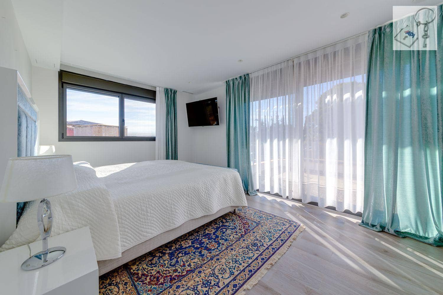 3 sypialnia Willa na sprzedaż w Torrevieja z basenem - 1 275 000 € (Ref: 9728566)