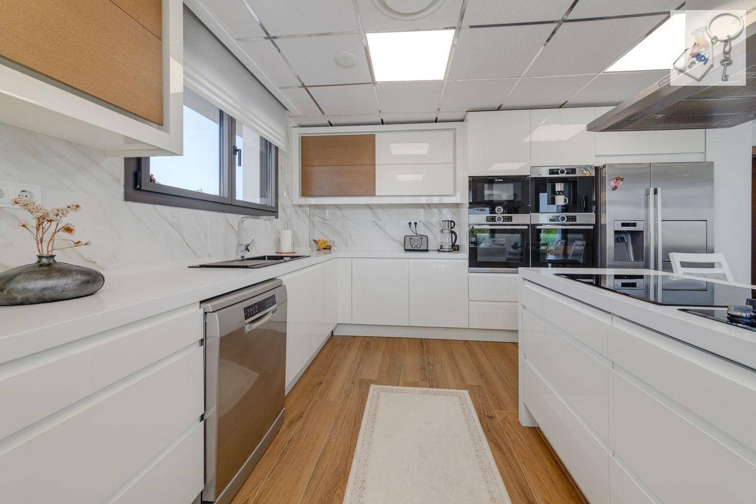 3 sypialnia Willa na sprzedaż w Torrevieja z basenem - 1 275 000 € (Ref: 9728566)