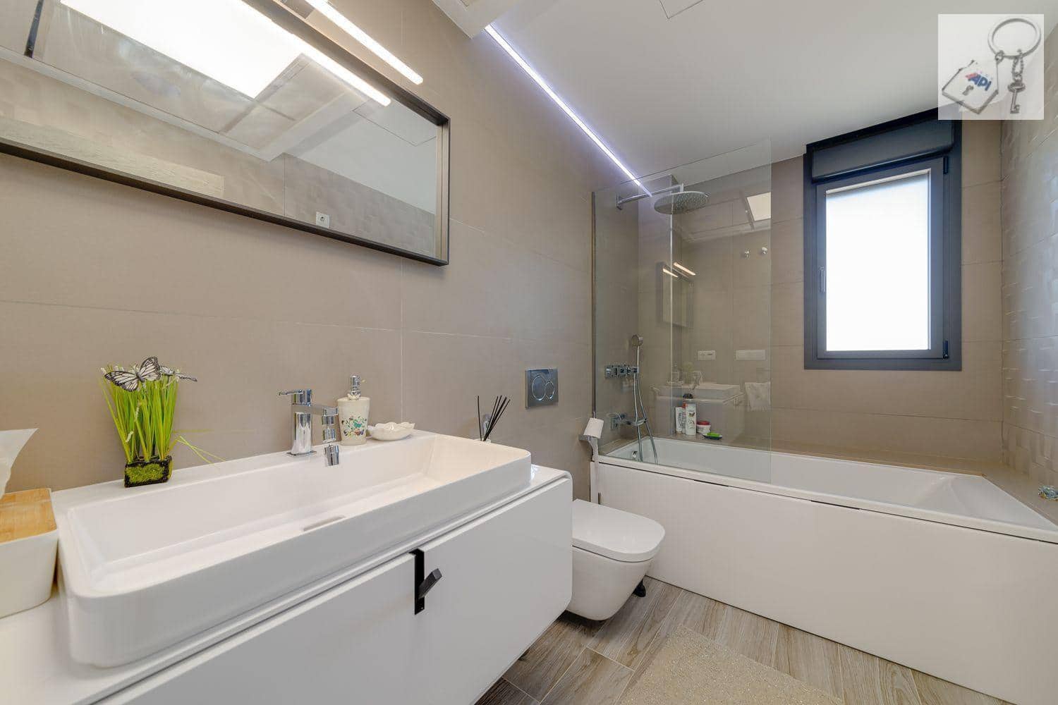 3 sypialnia Willa na sprzedaż w Torrevieja z basenem - 1 275 000 € (Ref: 9728566)