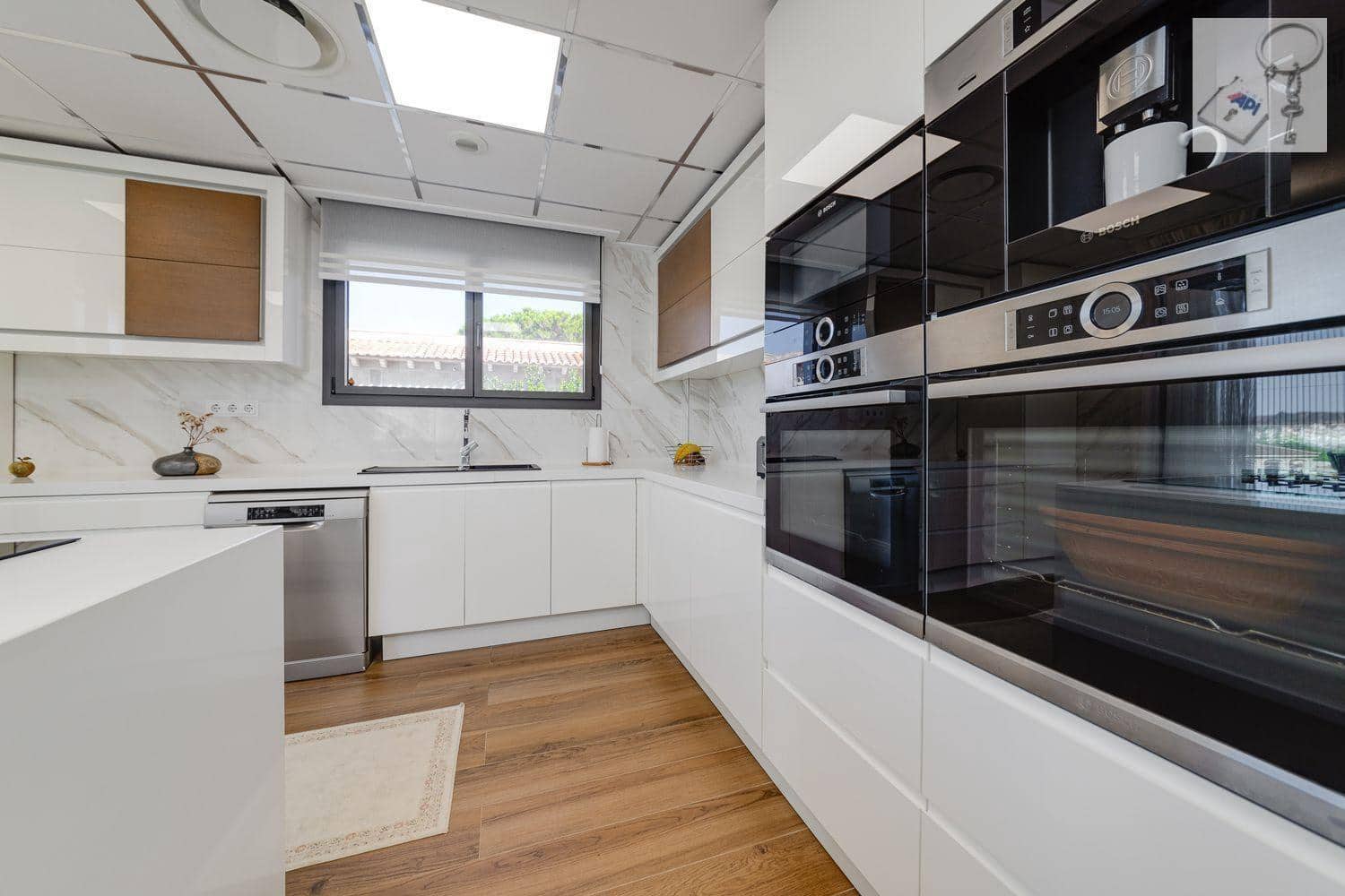 3 sypialnia Willa na sprzedaż w Torrevieja z basenem - 1 275 000 € (Ref: 9728566)