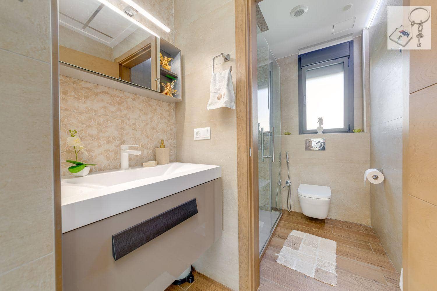 3 sypialnia Willa na sprzedaż w Torrevieja z basenem - 1 275 000 € (Ref: 9728566)