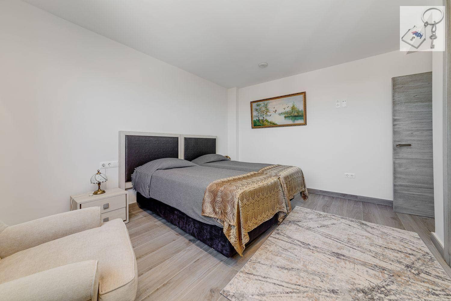 3 sypialnia Willa na sprzedaż w Torrevieja z basenem - 1 275 000 € (Ref: 9728566)