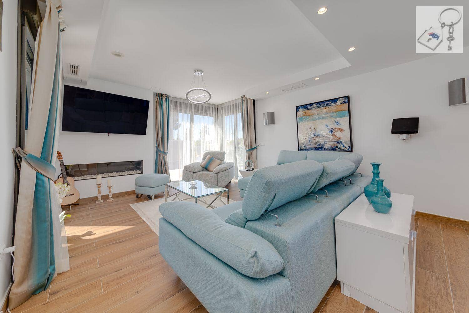 3 sypialnia Willa na sprzedaż w Torrevieja z basenem - 1 275 000 € (Ref: 9728566)