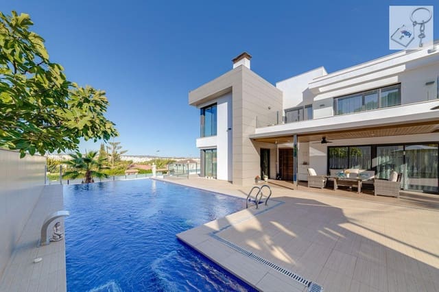 3 slaapkamer Villa te koop in Torrevieja met zwembad - € 1.275.000 (Ref: 9728566)